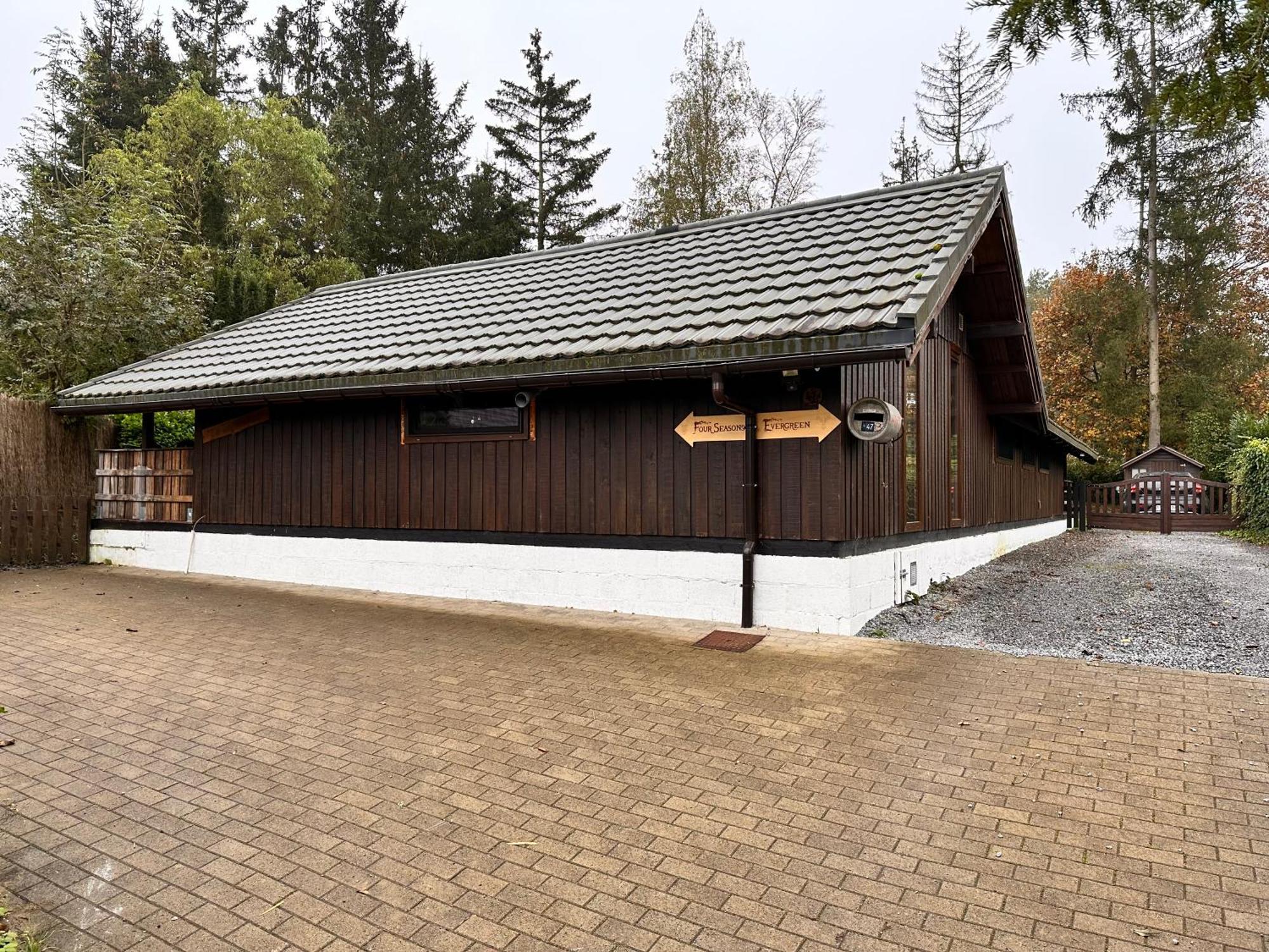 Chalet Four Seasons Дюрби Екстериор снимка